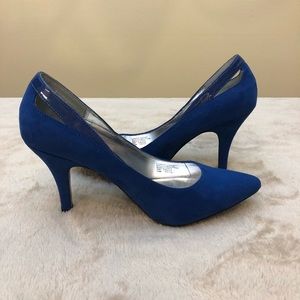 STYLE & CO.OFFERS THE 3 AND 1/2”ZABRINA HEELS.